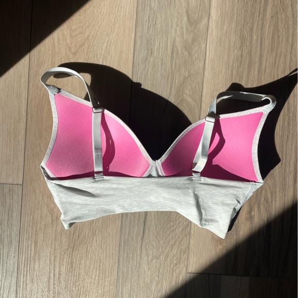 Victoria’s Secret Wireless Push Up Bra - Picture 4 of 5